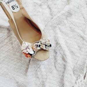 NWT! Madeline Stuart Wedge